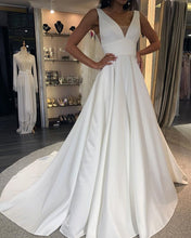 Load image into Gallery viewer, Simple Wedding Dress 2021