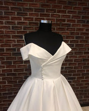 Load image into Gallery viewer, Sleek Wedding Dresses Satin Off Shoulder