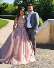 Load image into Gallery viewer, Spaghetti Straps V-neck Tulle Ball Gowns Prom Dresses Lace Flowers Appliques