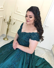 Load image into Gallery viewer, Stunning Lace Flowers Beaded V-neck Ball Gowns Prom Dresses Satin