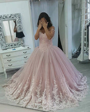 Load image into Gallery viewer, Stylish Lace Appliques Sweetheart Tulle Ball Gowns Quinceanera Dresses