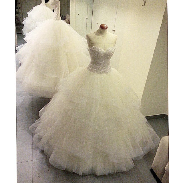 Sweetheart Ball Gown Wedding Dresses Organza Ruffles with Crystal Beaded