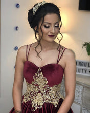 Load image into Gallery viewer, Sweetheart Ball Gowns Velvet Wedding Dresses Gold Lace Embroidery