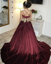Load image into Gallery viewer, Sweetheart Ball Gowns Velvet Wedding Dresses Gold Lace Embroidery
