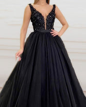 Load image into Gallery viewer, Tulle Prom Dresses Ball Gown Lace Flowers V Neck
