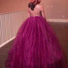 Load image into Gallery viewer, Unique Halter Top Organza Ball Gowns Prom Dresses