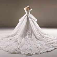 Load image into Gallery viewer, Vintage Lace Cap Sleeves Tulle Scoop Neck Wedding Dresses Ball Gowns