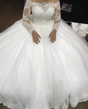 Load image into Gallery viewer, Vintage Lace Long Sleeves Tulle Ball Gown Wedding Dresses Off The Shoulder