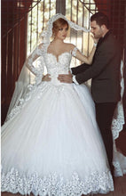 Load image into Gallery viewer, Vintage Lace Long Sleeves Tulle Ball Gowns Wedding Dresses