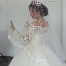 Load image into Gallery viewer, Vintage Long Sleeves Lace Wedding Ball Gown Dresses For Bride