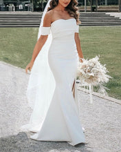 Load image into Gallery viewer, Sleek Mermaid Wedding Dress