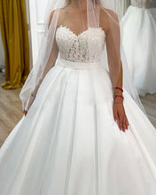 Load image into Gallery viewer, Ball Gown Satin Wedding Dress Lace Sweetheart