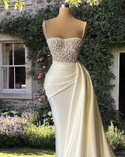 Load image into Gallery viewer, Mermaid Pearl Sweetheart Satin Wedding Dress