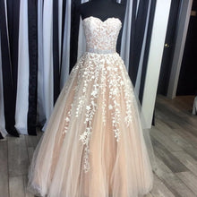 Load image into Gallery viewer, sweetheart lace embroidery champagne wedding dresses ball gowns