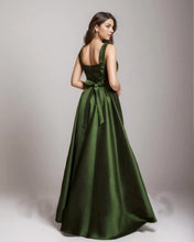 Load image into Gallery viewer, Spaghetti Straps Floor Length Satin Dress With Bow Back
