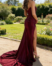 Load image into Gallery viewer, Liora | Mermaid Lace Strapless Dress With Split
