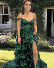 Load image into Gallery viewer, Emerald Green Tiered Lace Prom Dress
