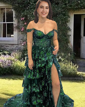 Load image into Gallery viewer, Emerald Green Layered Lace Prom Dress
