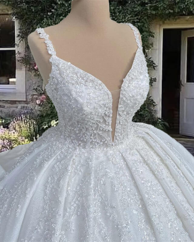 Lace Overlay Tulle V-neck Wedding Dress Lace Overlay Tulle V-neck Wedding Dress