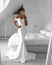 Load image into Gallery viewer, Off The Shoulder V-neck Long Mermaid Bridesmaid Dresses Lace Appliques
