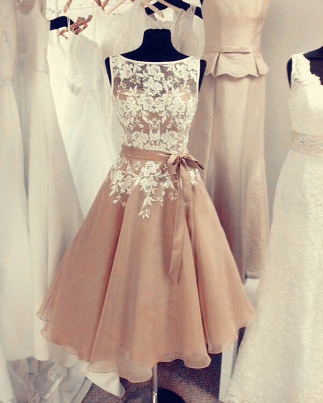 Vintage A-line Lace Appliques Scoop Neckline Tea Length Bridesmaid Dresses