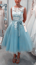 Load image into Gallery viewer, Vintage A-line Lace Appliques Scoop Neckline Tea Length Bridesmaid Dresses
