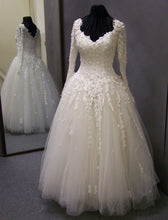 Load image into Gallery viewer, Vintage Long Sleeves Wedding Dresses Princess

