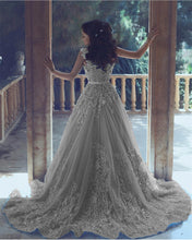 Load image into Gallery viewer, Elegant Spaghetti Straps Lace Flower Appliques Tulle Prom Dresses
