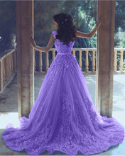 Load image into Gallery viewer, Elegant Spaghetti Straps Lace Flower Appliques Tulle Prom Dresses
