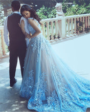 Load image into Gallery viewer, Elegant Spaghetti Straps Lace Flower Appliques Tulle Prom Dresses
