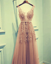 Load image into Gallery viewer, Elegant Tulle Bridesmaid Dresses Champagne Lace Appliques
