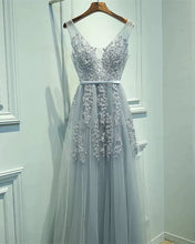 Load image into Gallery viewer, Elegant Tulle Bridesmaid Dresses Silver Lace Appliques
