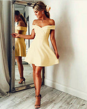 Load image into Gallery viewer, Short Champagne Homecoming Dresses
