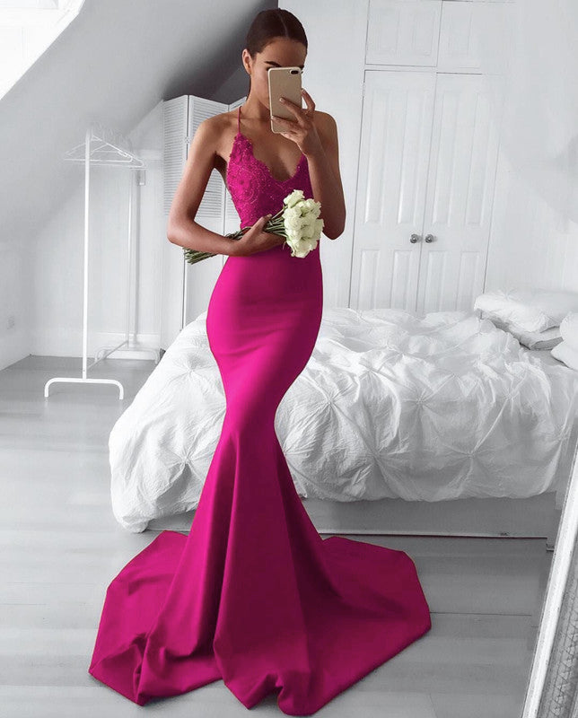 Elegant Mermaid Bridesmaid Dresses Lace Appliques With Halter Neck alinanova Elegant Mermaid Bridesmaid Dresses Lace Appliques With Halter Neck alinanova