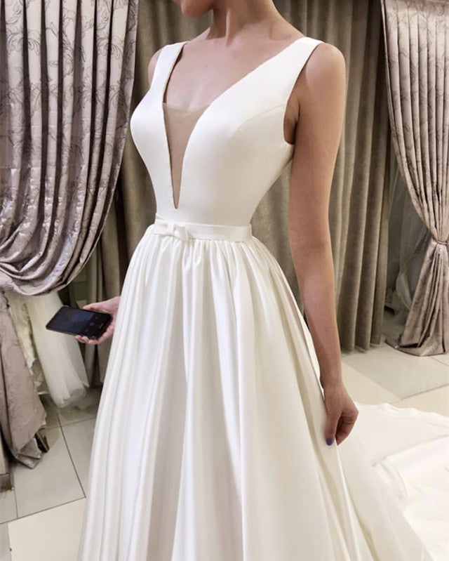 deep plunge a line wedding dress Plunging Lace Bodice Tulle A-Line Wedding Gown with Ethereal Train Size 20