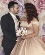 Load image into Gallery viewer, Ball Gowns Satin Wedding Dresses Champagne Lace Appliques

