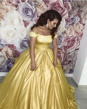 Load image into Gallery viewer, Ball Gowns Satin Wedding Dresses Champagne Lace Appliques
