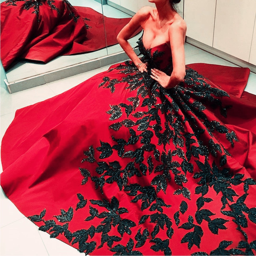 Black Embroidery Beaded Satin Strapless Ball Gowns Couture Evening Dre –  alinanova, image size:1080x1080