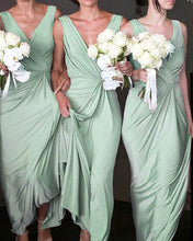 Load image into Gallery viewer, Sheath Column V-neck Bridesmaid Dresses
