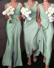 Load image into Gallery viewer, Sheath Column V-neck Bridesmaid Dresses
