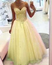 Load image into Gallery viewer, Crystal Beaded Quinceanera Dresses Sweetheart Tulle Ball Gown
