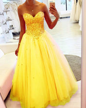 Load image into Gallery viewer, Crystal Beaded Quinceanera Dresses Sweetheart Tulle Ball Gown

