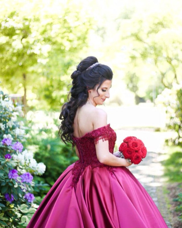 Burgundy-Wedding-Dresses-Ball-Gowns-Lace-Embroidery-V-neck-Off-The-Shoulder