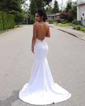 Load image into Gallery viewer, Elegant Lace Appliques V-neck Backless Mermaid Wedding Dresses
