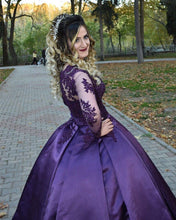 Load image into Gallery viewer, Elegant Long Sleeves Satin Wedding Dresses Ball Gowns Lace Appliques
