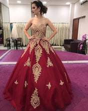 Load image into Gallery viewer, Gold Lace Appliques Sweetheart Ball Gowns Quinceanera Dresses
