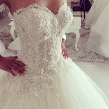 Load image into Gallery viewer, Gorgeous Lace Sweetheart Pearl And Flowers Beaded Tulle Wedding Dresses
