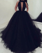 Load image into Gallery viewer, Halter Tulle Ball Gown Prom Dresses With Pockets
