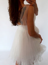 Load image into Gallery viewer, Elegant White Tulle Homecoming Dresses Lace Appliques
