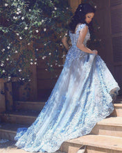 Load image into Gallery viewer, Elegant Spaghetti Straps Lace Flower Appliques Tulle Prom Dresses
